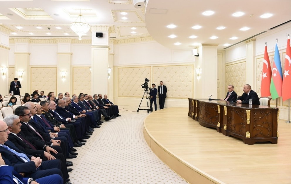 Президенты Азербайджана и Турции выступили с заявлениями для печати
