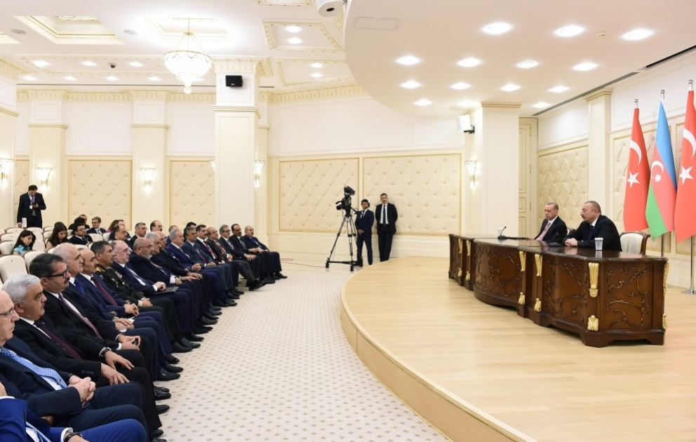 Les présidents azerbaïdjanais et turc font une déclaration à la presse