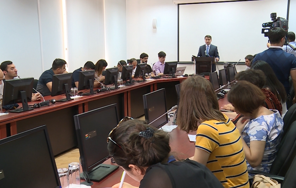 Hikmət Hacıyev: Soydaşlarımızın girovluqda saxlanması Ermənistanın sivil davranışdan kənar ölkə olduğunu göstərir