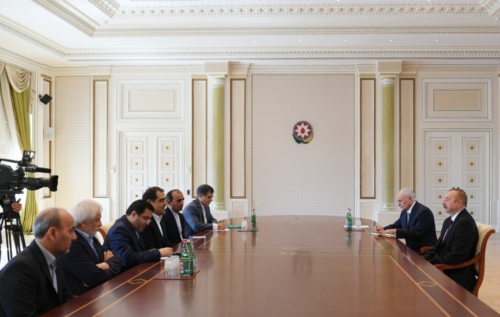 Президент Ильхам Алиев принял делегацию во главе с министром здравоохранения, лечения и медицинского образования Ирана
