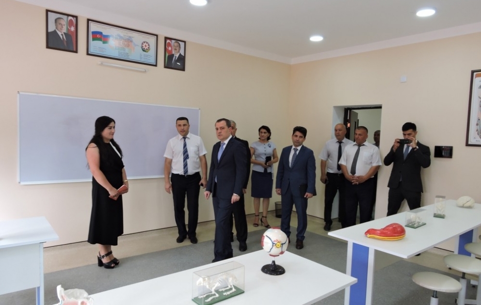 Təhsil naziri Balakəndə yeni inşa edilmiş məktəb binasında yaradılan şəraitlə tanış olub