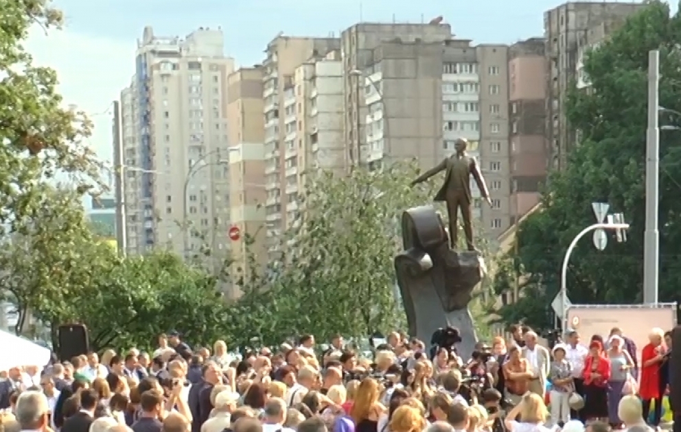 Kiyevdə Müslüm Maqomayev adına parkın təntənəli açılış mərasimi olub