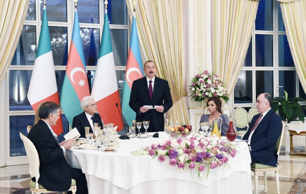 Ali qonağın şərəfinə