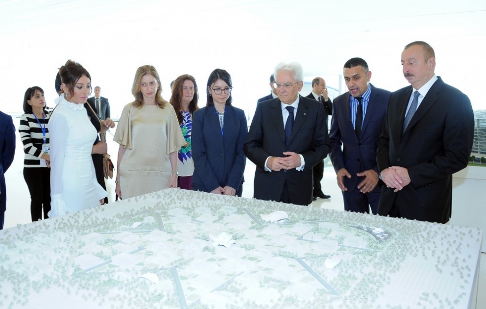 Heydər Əliyev Mərkəzində Şah İsmayıl Xətaiyə həsr edilmiş sərgi açılıb 
Azərbaycan Prezidenti İlham Əliyev və İtaliya Prezidenti Sercio Mattarella sərgi ilə tanış olublar