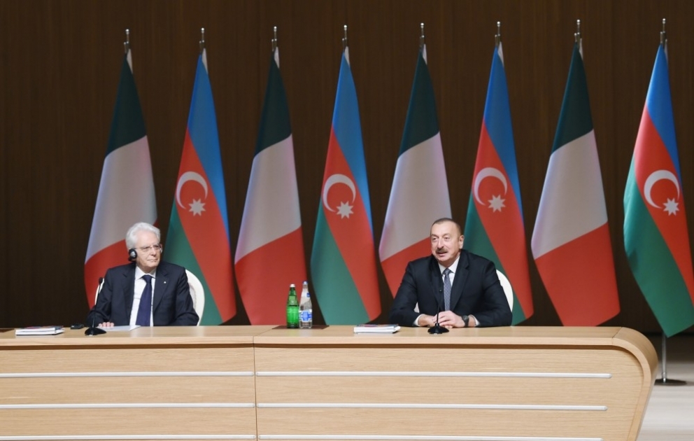 In Baku findet aserbaidschanisch-italienisches Business-Forum statt Staatsoberhäupter von  Aserbaidschan und Italien nehmen am Business-Forum teil
