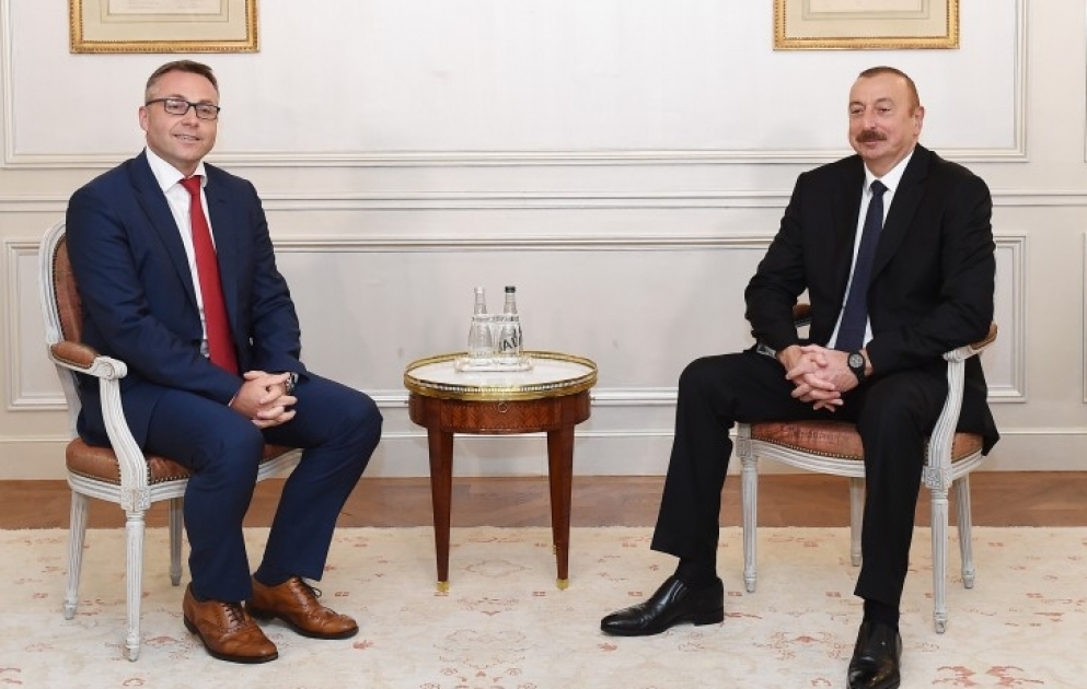 Prezident İlham Əliyev Parisdə “IVECO France” şirkətinin prezidenti ilə görüşüb