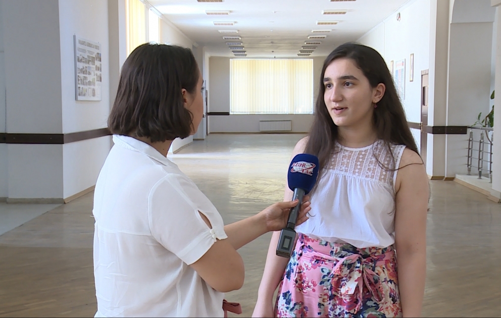 700 bal toplayan abituriyent: Ən çox sevinən atam oldu