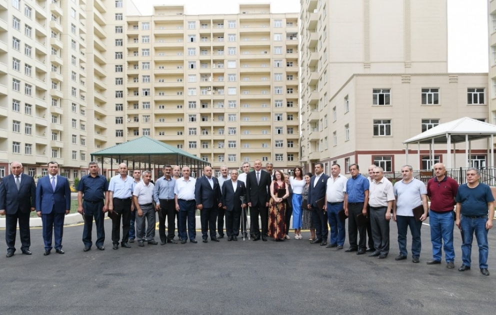 Cérémonie d’attribution de logements et de voitures aux invalides de guerre, de la catastrophe de Tchernobyl et aux familles des martyrs 
Le président de la République a été présent à la cérémonie