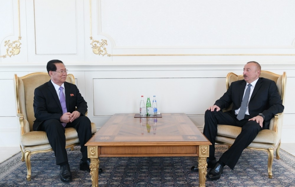 Aserbaidschans Präsident Ilham Aliyev empfängt neuen nordkoreanischen Botschafter zur Überreichung seines Beglaubigungsschreibens