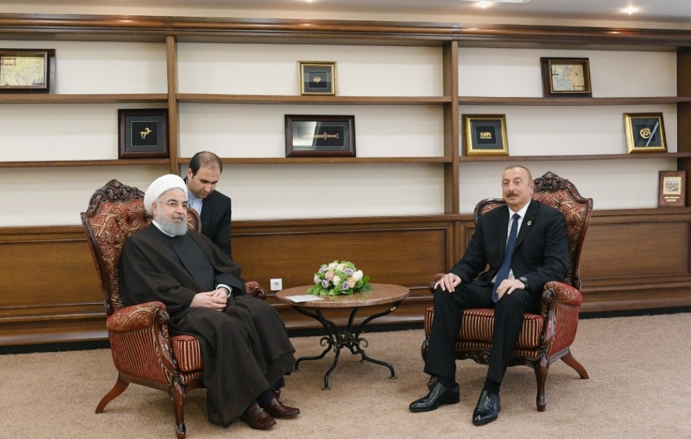 Azərbaycan Prezidenti İlham Əliyev Aktauda İran Prezidenti Həsən Ruhani ilə görüşüb