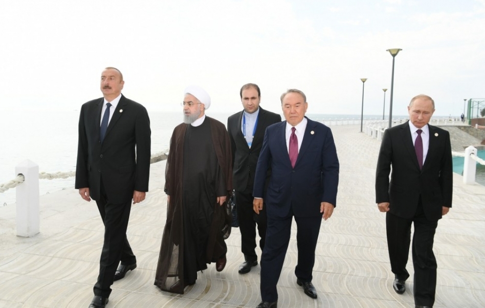 Dövlət başçıları Aktauda körpə nərə balıqlarının Xəzər dənizinə buraxılması mərasimində iştirak ediblər