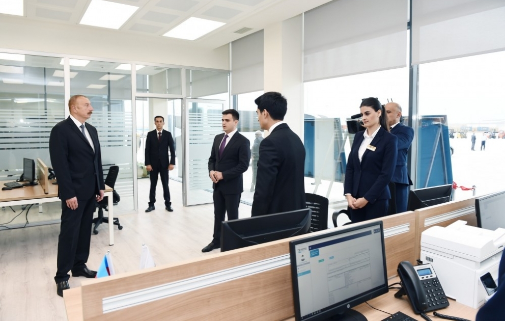 Präsident Ilham Aliyev nimmt an Eröffnung von Abscheron Logistikzentrum teil