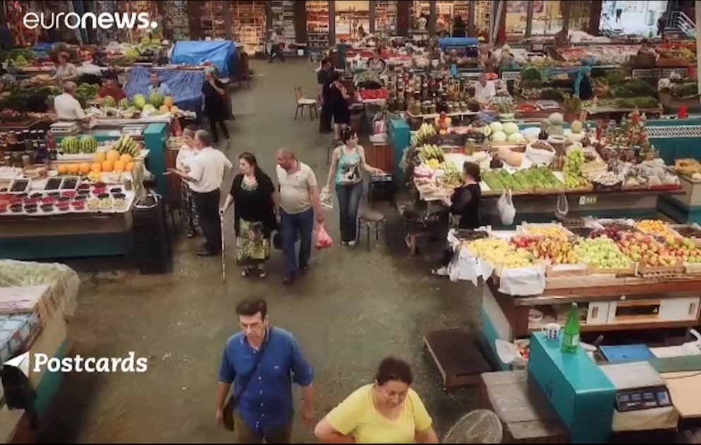Im Fernsehsender "Euronews" ist ein Sujet über In Düften und Farben schwelgen auf dem Grünen Markt von Baku