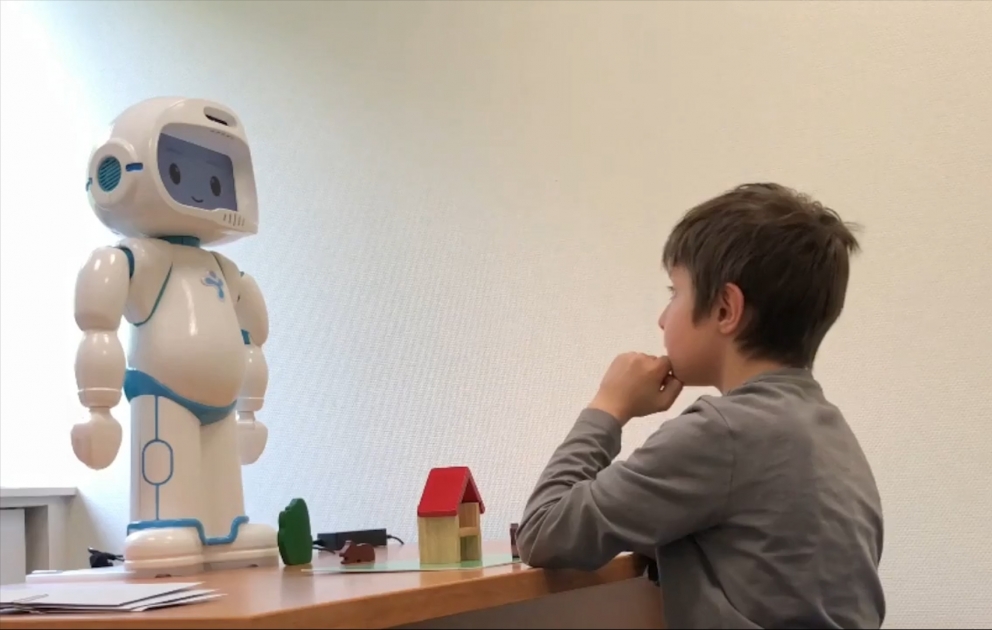 Roboter helfen autistischen Kindern