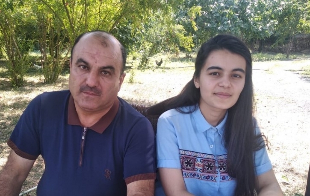 Ata qızı ilə eyni fakültəyə qəbul olundu