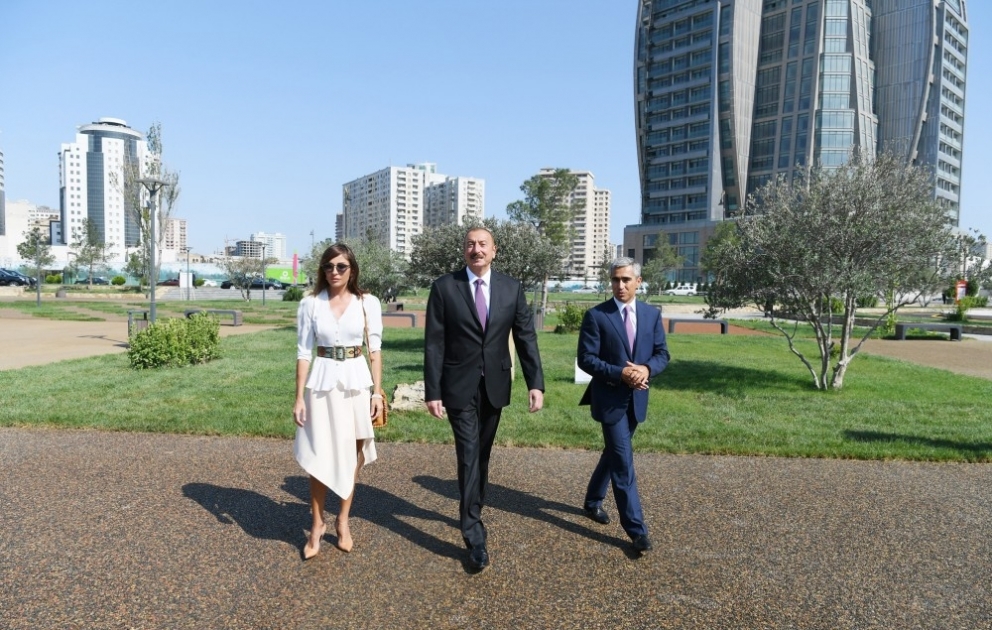 Prezident İlham Əliyev Xətai rayonunda salınan idman-əyləncə park kompleksində yaradılan şəraitlə tanış olub