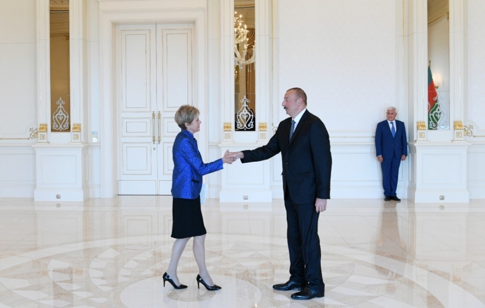Präsident Ilham Aliyev empfängt neue isländische Botschafterin zur Überreichung ihres Beglaubigungsschreibens