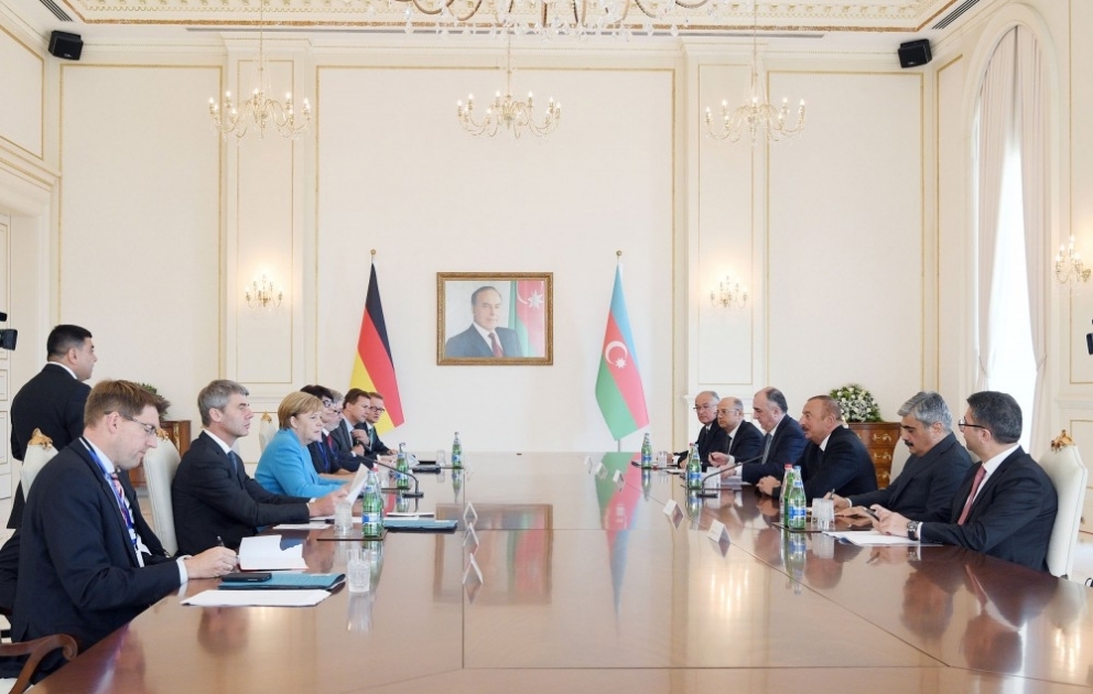 Состоялась встреча Президента Азербайджана и Федерального канцлера Германии в расширенном составе