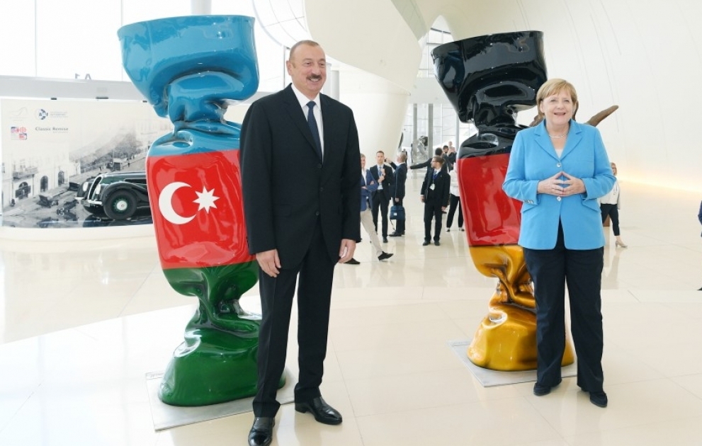 Le président azerbaïdjanais et la chancelière allemande rencontrent des hommes d'affaires