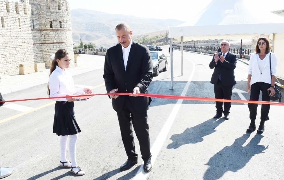 Le président Ilham Aliyev inaugure la nouvelle route Démirtchi-Lahydj