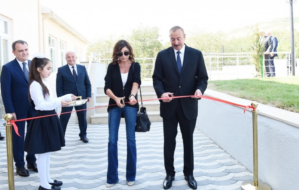 Schamachi: Präsident Ilham Aliyev weiht neu gebaute Schulgebäude im Dorf Meysari ein