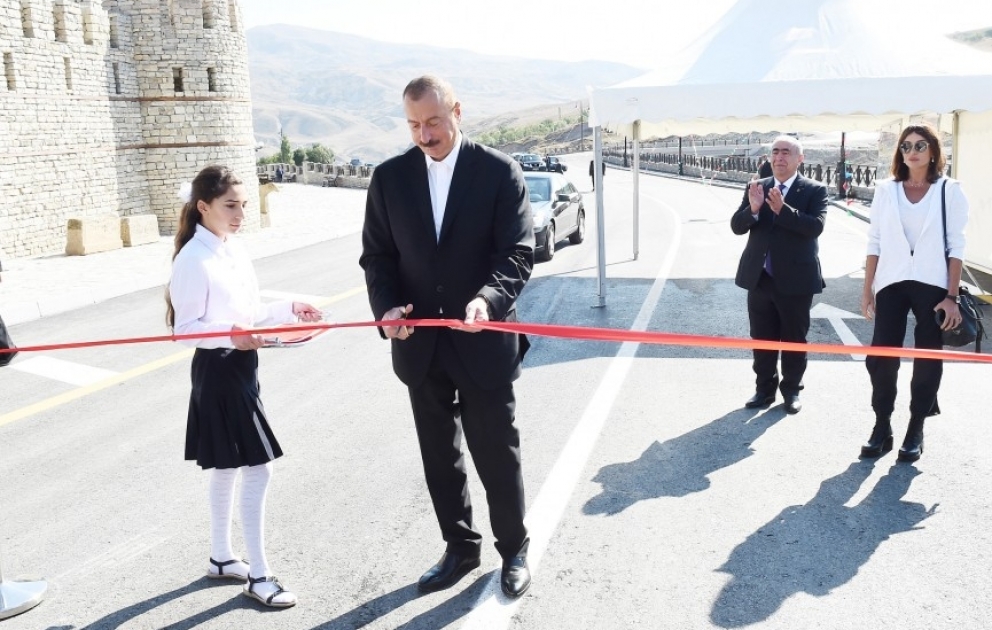 Präsident Ilham Aliyev weiht Automobilstraße Demirtschi-Lahidsch ein