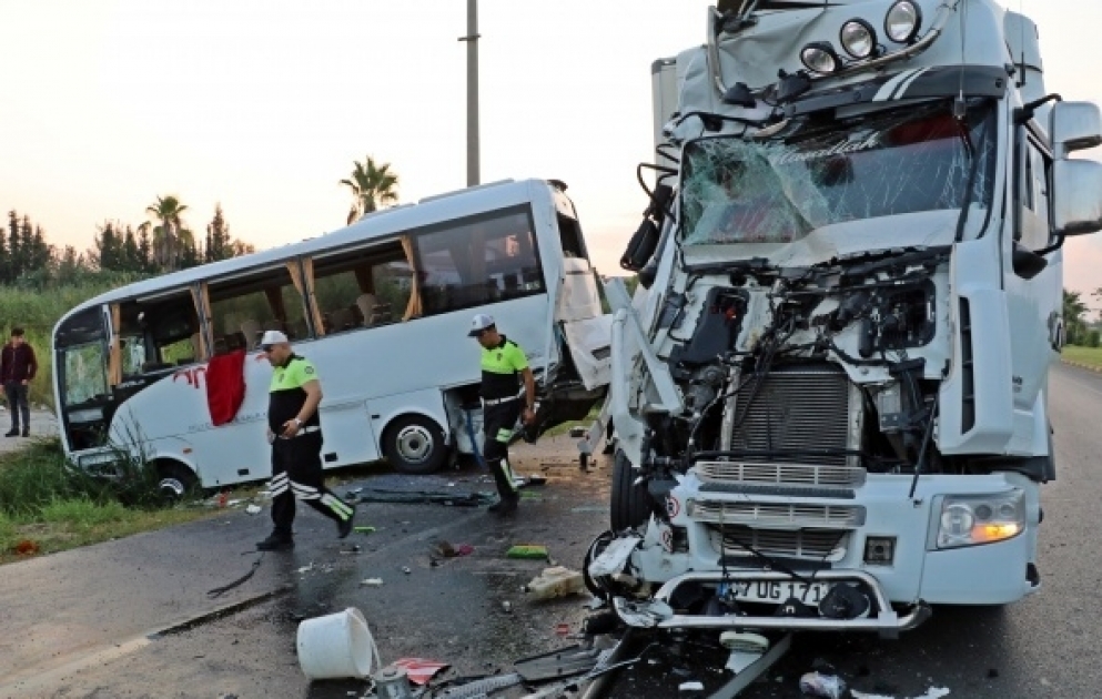 Antalyada avtobus qəzası nəticəsində 11 rusiyalı turist xəsarət alıb