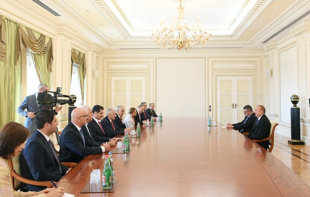 Präsident Ilham Aliyev empfängt türkische Delegation
