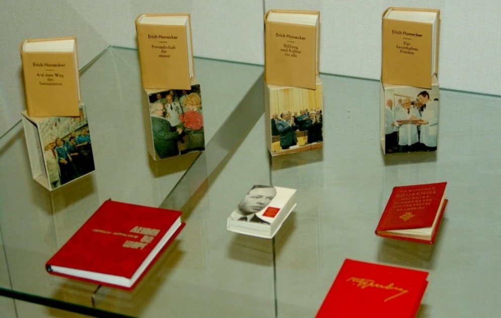 В Сибири представлена выставка миниатюрных книг из Азербайджана
