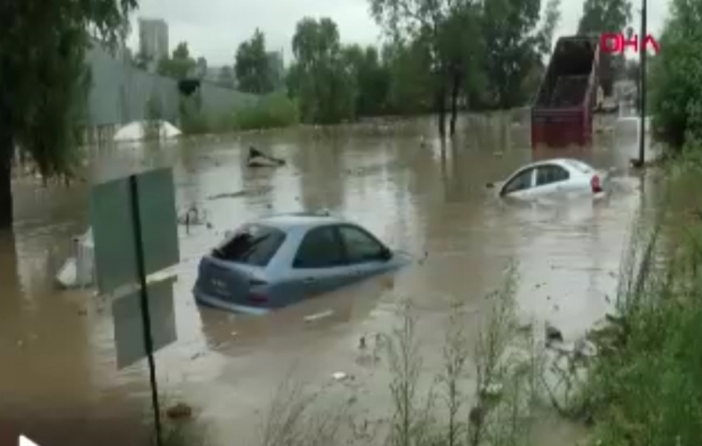 Türkiyənin Trabzon şəhərində sel həyatı iflic edib