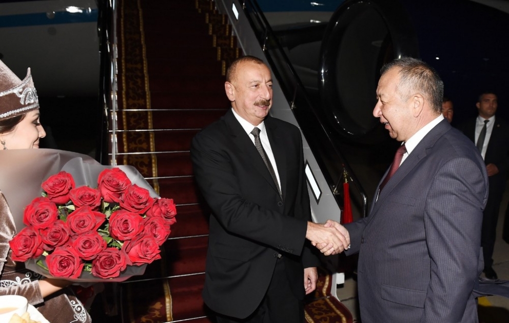 Präsident von Aserbaidschan Ilham Aliyev zu Besuch in Kirgisien eingetroffen