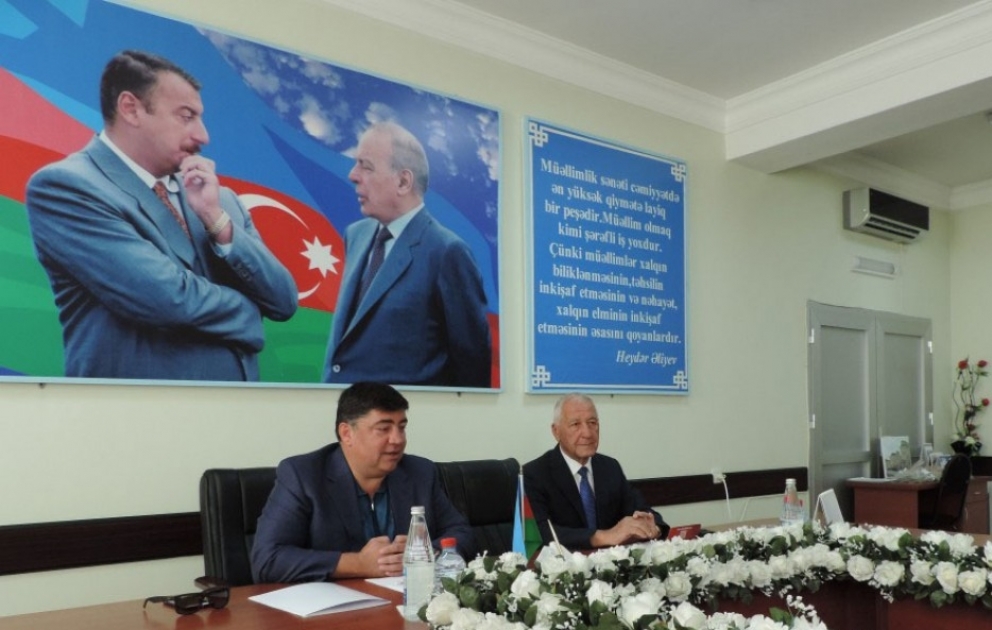 Yüksək bal toplayan 10 xaçmazlı tələbəyə fərdi təqaüd kartları verilib