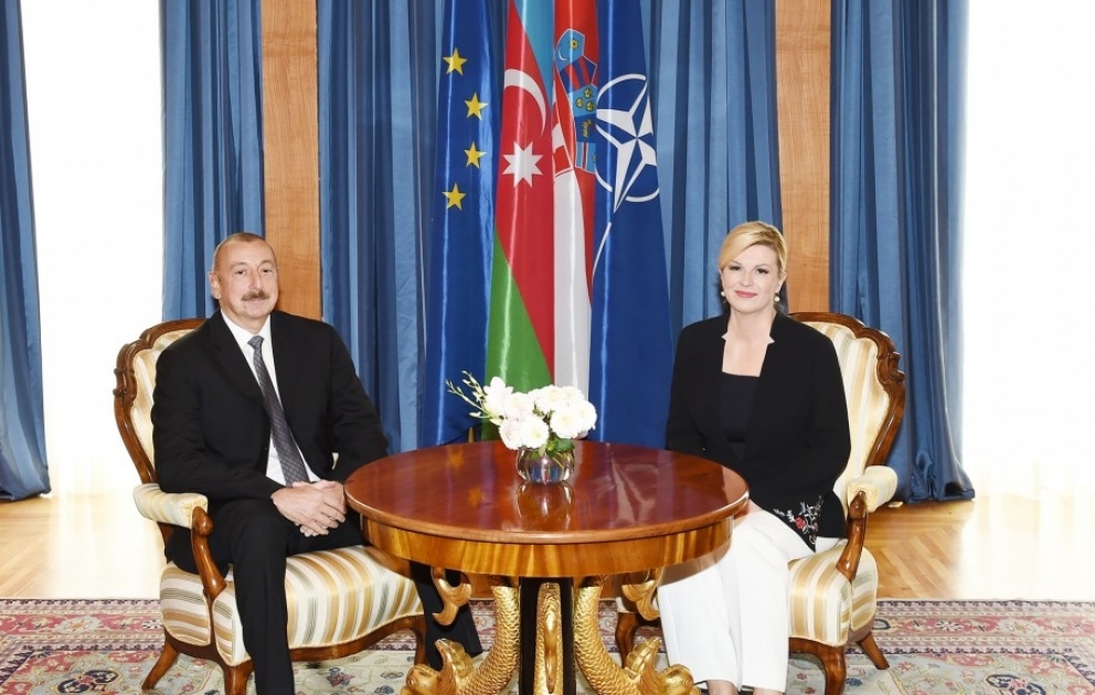 Aserbaidschans Präsident Ilham Aliyev und Präsidentin von Kroatien Kolinda Grabar-Kitarović treffen sich unter vier Augen