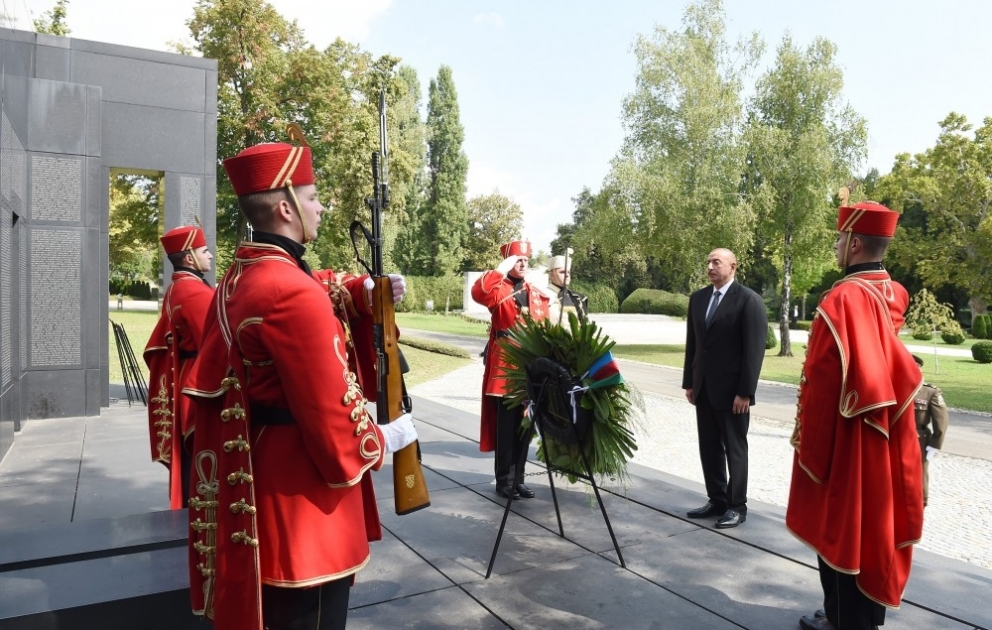 Präsident Ilham Aliyev besucht Denkmal “Stimme der kroatischen Opfer – Mauer des Schmerzes“