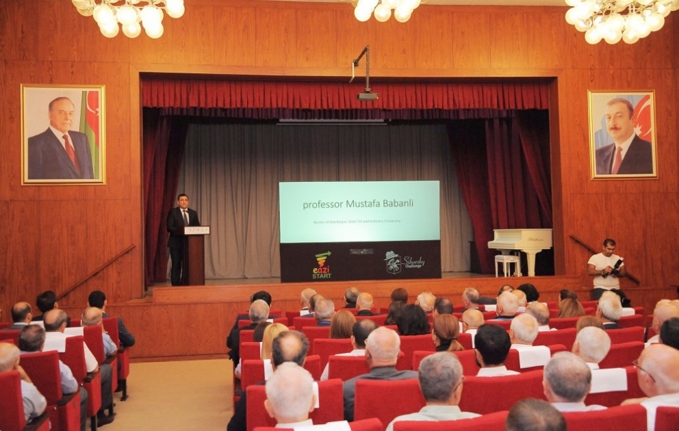 ADNSU-da “Gələcəyin energetikası: problemlər və perspektivlər” mövzusunda müzakirələr aparılır