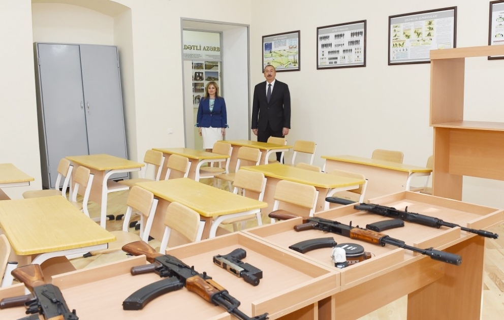 Mittelschule Nr. 8 im Nasimi Stadtbezirk vollständig rekonstruiert