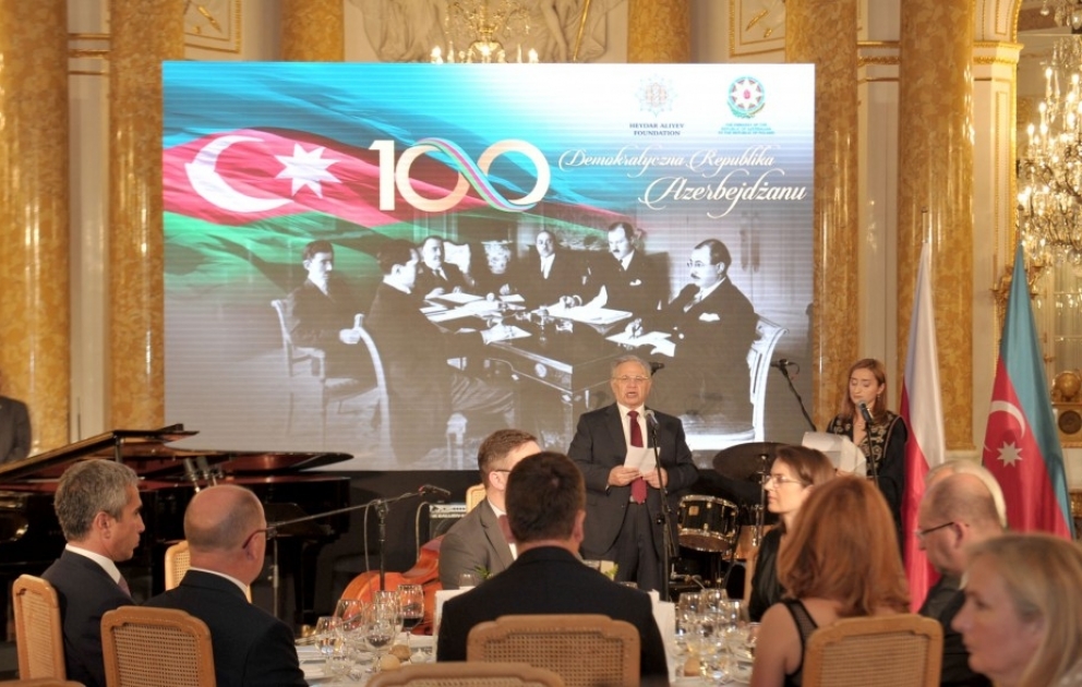 Heydər Əliyev Fondunun təşkilatçılığı ilə Azərbaycan Xalq Cümhuriyyətinin 100 illiyi Varşavada qeyd edilib