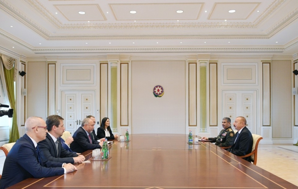 Le président Ilham Aliyev a reçu une délégation conduite par le ministre de la Défense israélien