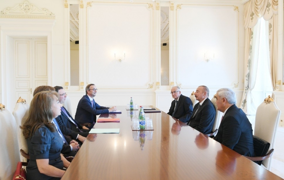 Präsident Ilham Aliyev empfängt TOTAL-Generaldirektor