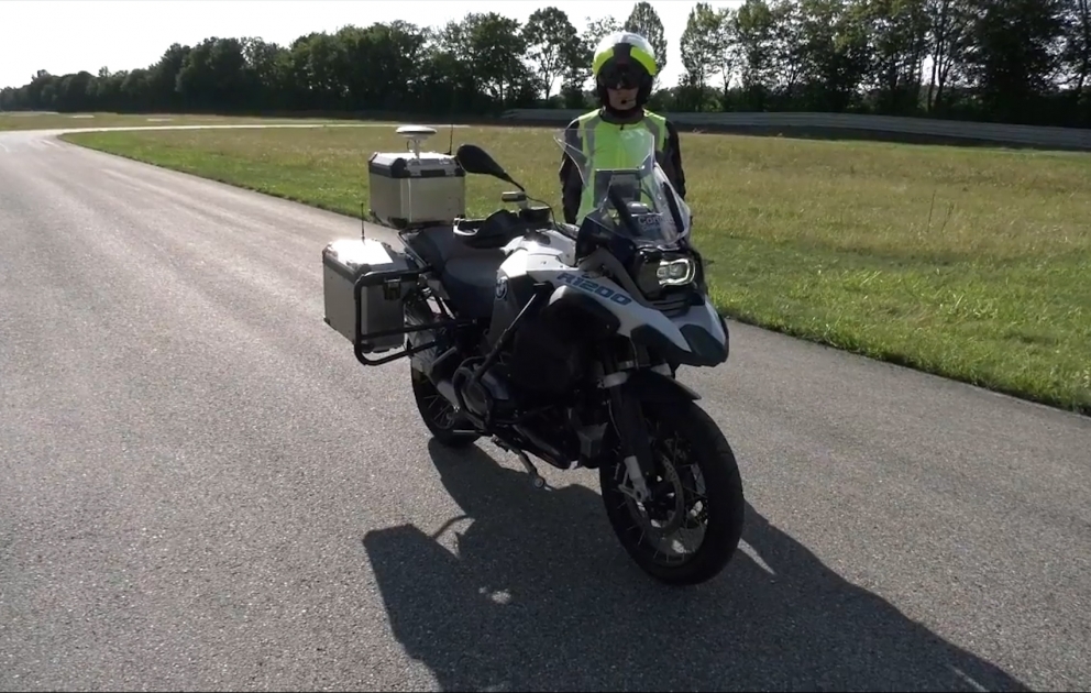 BMW özü idarə olunan polis motosikli hazırlayıb