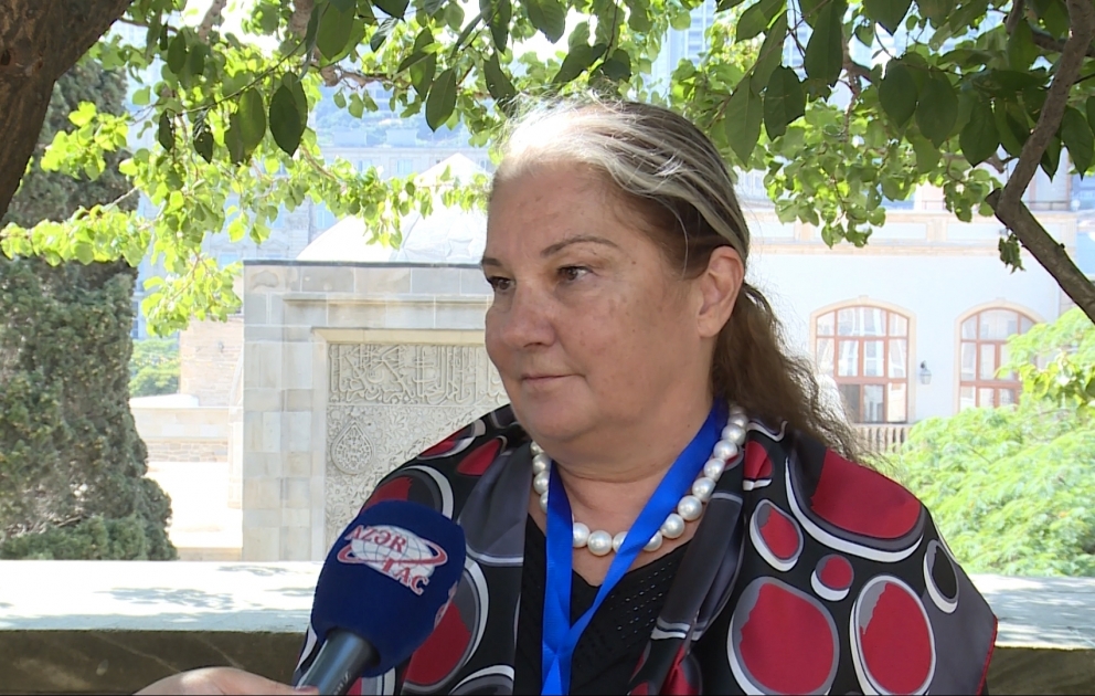 Arzu Ənvər Əroğan: Bakıda özümü evimdəki kimi hiss edirəm