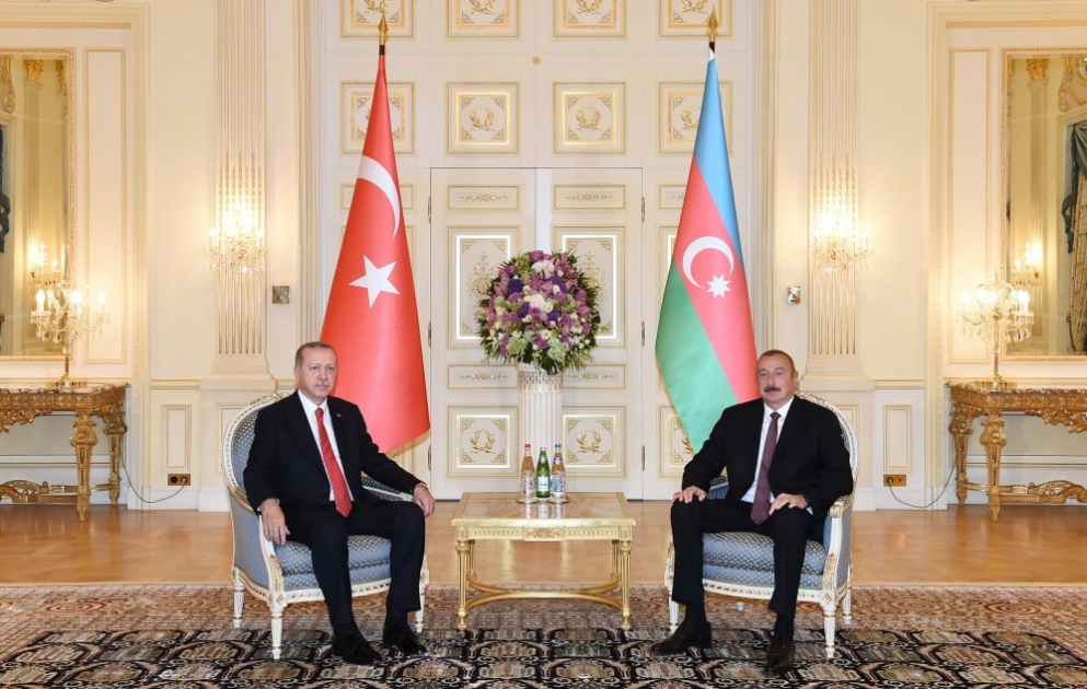 Rencontre en tête-à-tête des présidents azerbaïdjanais et turc