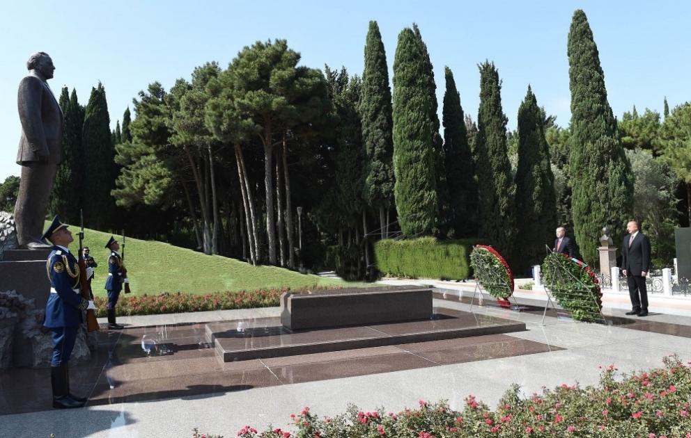 President Ilham Aliyev, President Recep Tayyip Erdogan paid respect to national leader Heydar Aliyev