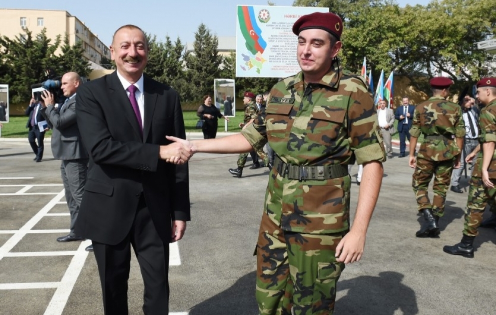 Dövlət Təhlükəsizliyi Xidmətinin gənc əsgərlərinin andiçmə mərasimi olub 
Prezident, Ali Baş Komandan İlham Əliyev mərasimdə iştirak edib