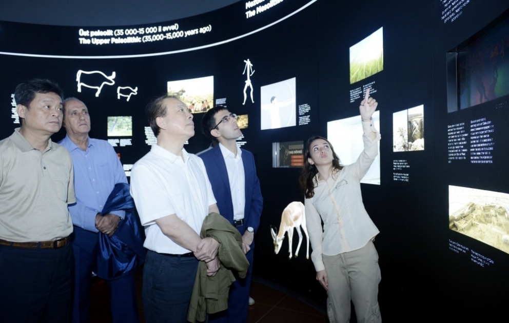 Xinhua delegation visits Gobustan National Historical-Artistic Reserve