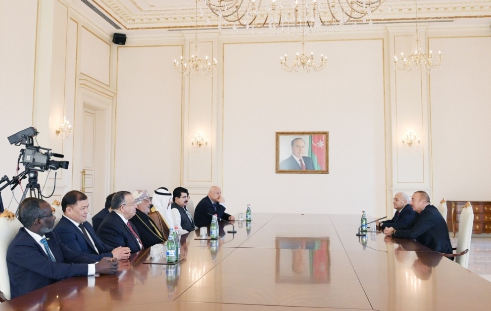 Präsident Ilham Aliyev empfängt Parlamentssprecher einer Reihe von Ländern