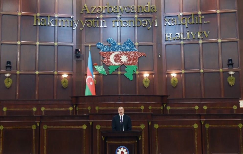 Milli Məclisdə Azərbaycan parlamentinin 100 illiyi münasibətilə təntənəli iclas keçirilib  
Prezident İlham Əliyev iclasda iştirak edib