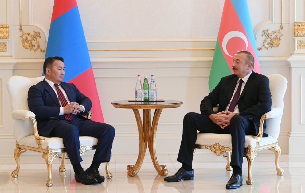 Präsident Ilham Aliyev trifft seinen mongolischen Amtskollegen