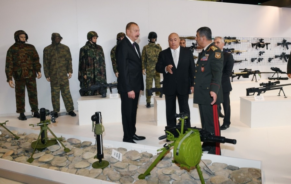 Prezident İlham Əliyev “ADEX-2018” üçüncü Azərbaycan Beynəlxalq müdafiə sərgisi ilə tanış olub