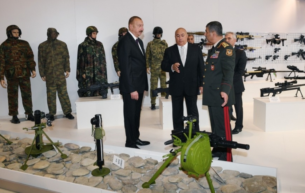 Le président Ilham Aliyev visite le 3e Salon international de l’industrie de défense ADEX-2018